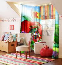 Интерьер детской комнаты - печать на шторах, картины, подушки